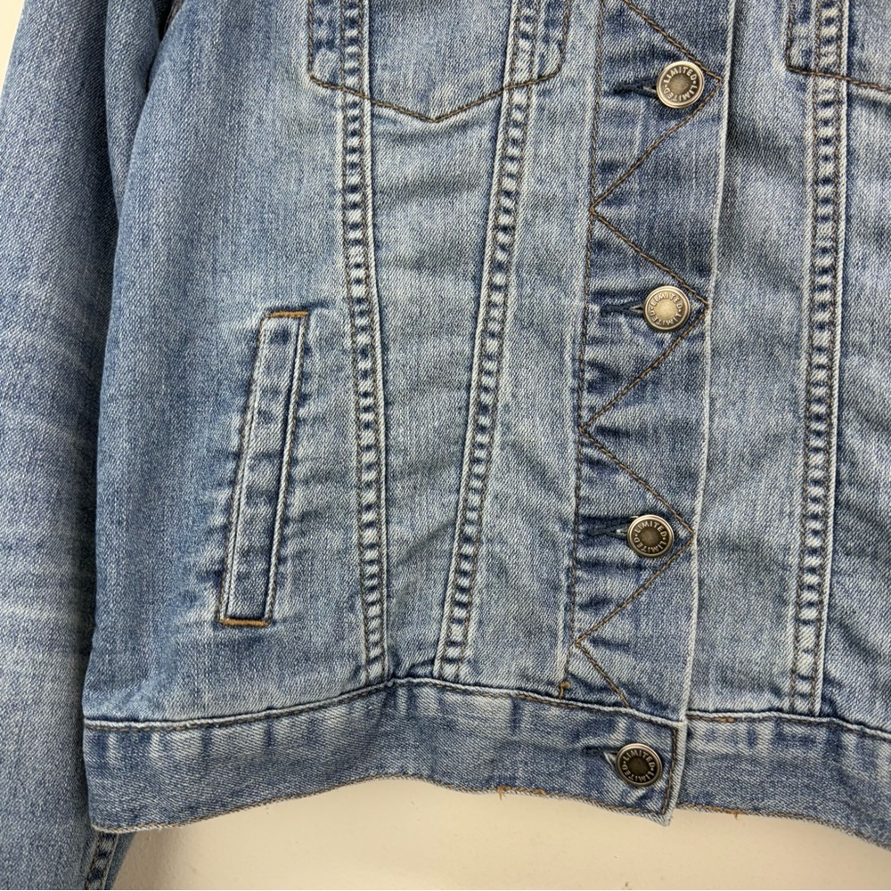 The Limited size Small Women’s Blue Distressed Denim Button Up Jean Jacket - Picture 3 of 8